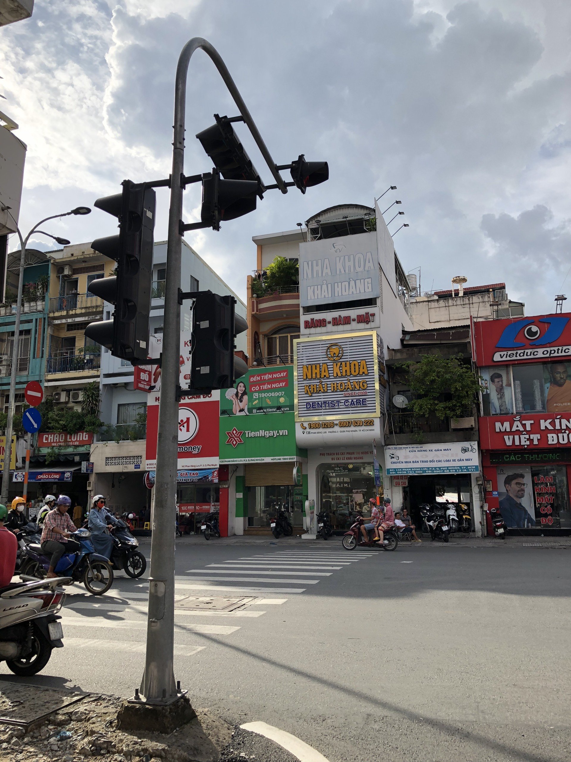 Cho thuê mặt bằng lối đi riêng mặt tiền Phan Đăng Lưu , Phường 3 , Quận Phú Nhuận